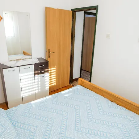 Ivka Apartment Veli Rat
