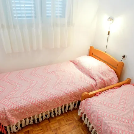 Ivka Apartment *